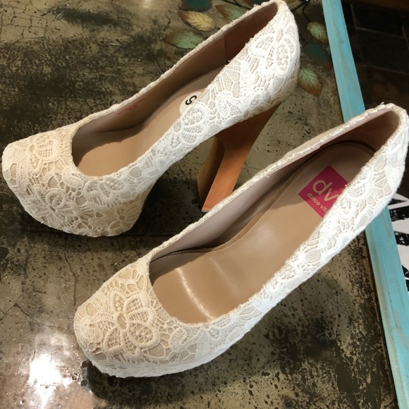 Lace (cream) platform w/wooden heel! NWOT - Picture 4 of 5